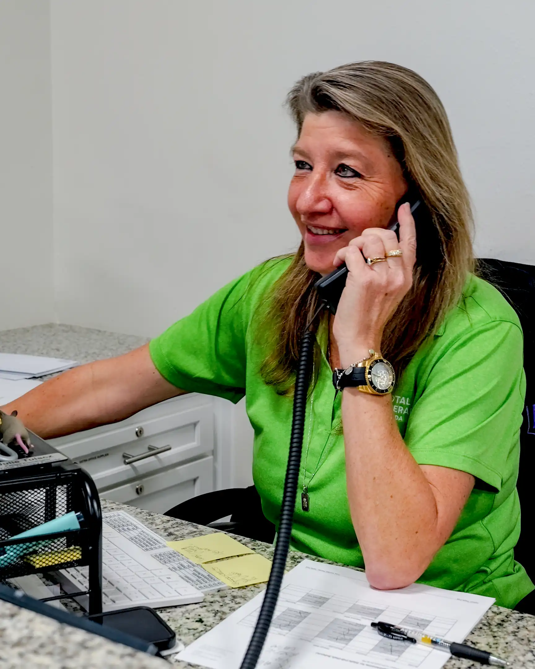 A patient coordinator at our Total Therapy Florida Nort Port location schedules an appointment.